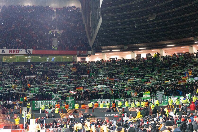 Afición Real Betis en el partido contra el Manchester United